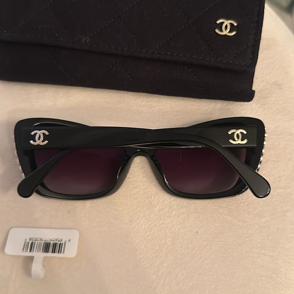 Chanel Pearl Edge Sunglasses With Case - Picture 4 of 6